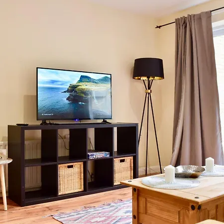 Stylish And Homely 4 Bedroom Home In East London